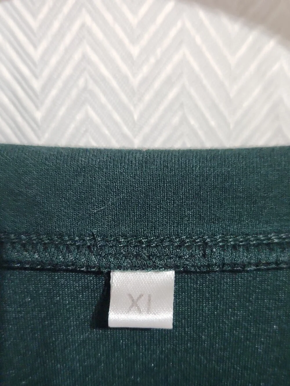 XL Amazon Dark Green Crewneck Sweatshirt